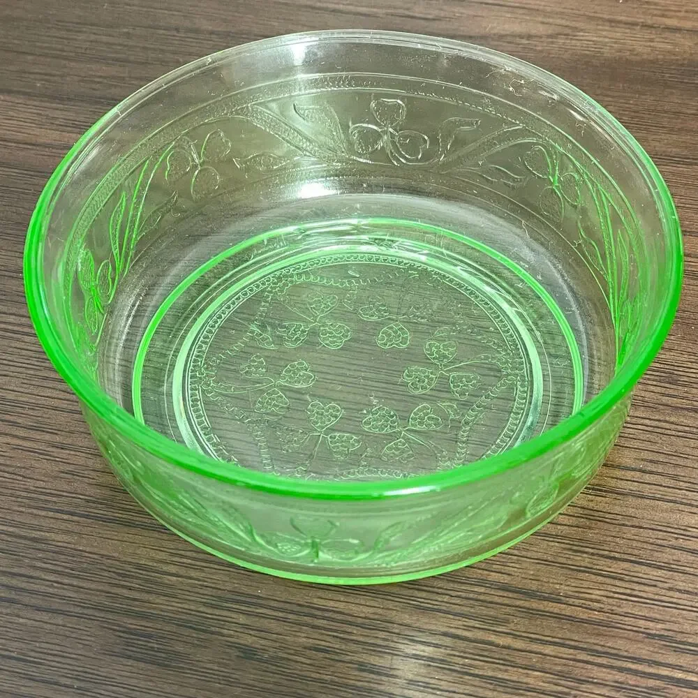 Hazel Atlas Green Cloverleaf Glass Bowl Uranium Fruit Dish Etched Shamrock READ